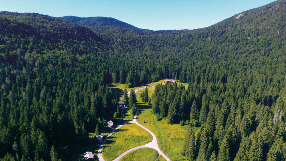 Na slici je prikazan dio Nacionalnog parka Sjeverni Velebit.