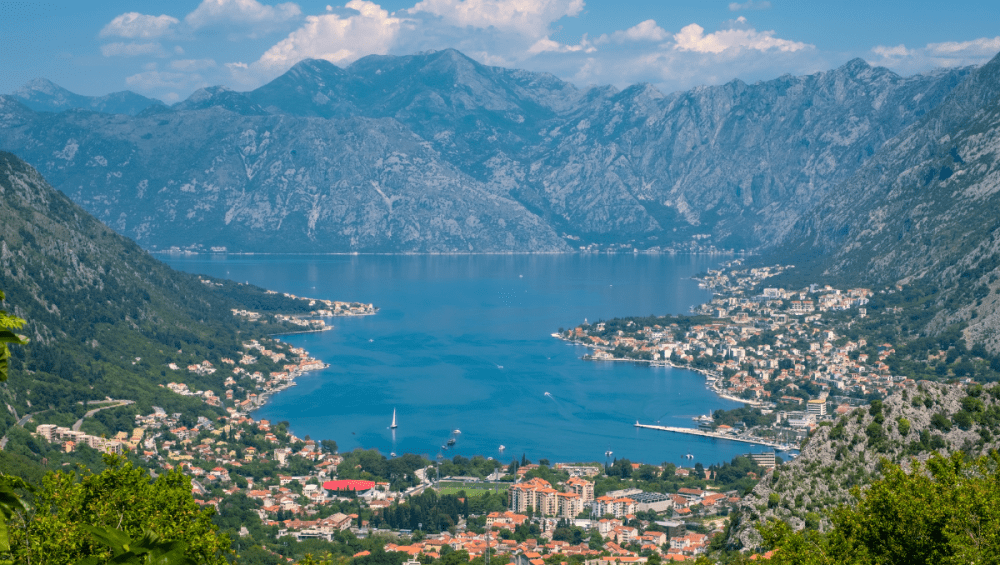 Pogled na Kotor i Kotorski zaljev.