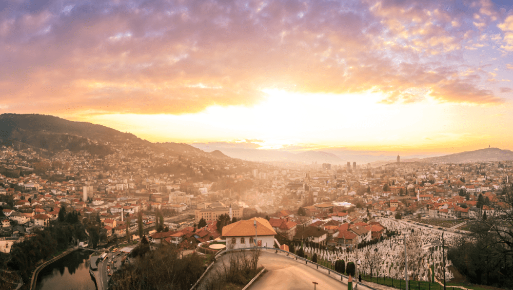 Panoramski pogled na Sarajevo.