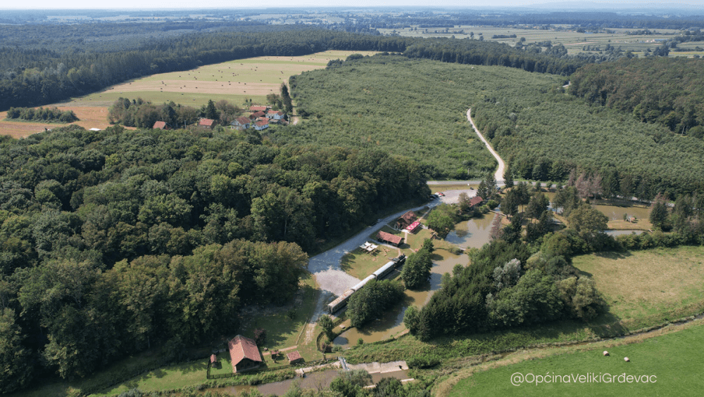 Na slici je prikazan KC Mato Lovrak iz zraka.