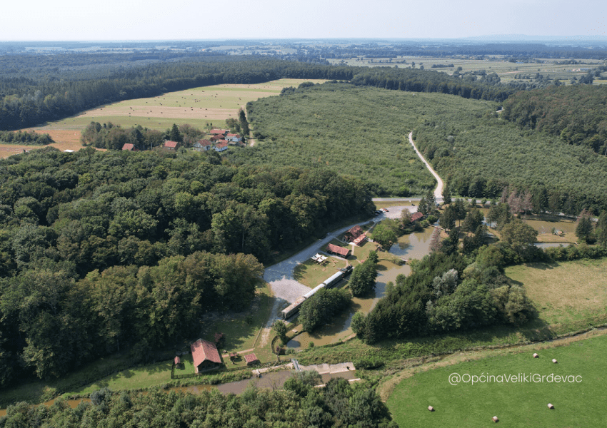 Na slici je prikazan KC Mato Lovrak iz zraka.