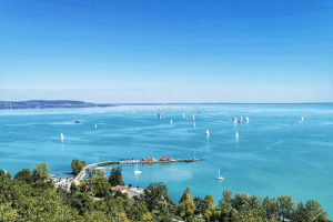 Panoramski pogled na jezero Balaton, Mađarska.