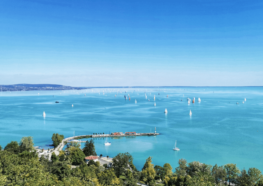 Panoramski pogled na jezero Balaton, Mađarska.