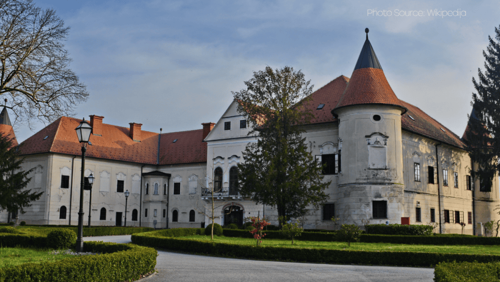 Slika prikazuje Dvorac Lužnica - jedan od dvoraca koje vrijedi posjetiti u Hrvatskoj.